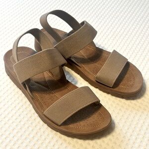 NEW Women’s Comfort Sandals 40/9